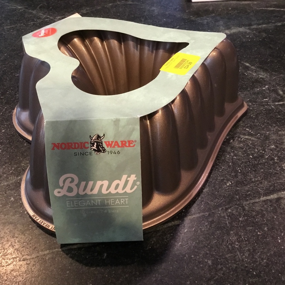 Nordic Ware heart shaped Bundt pan